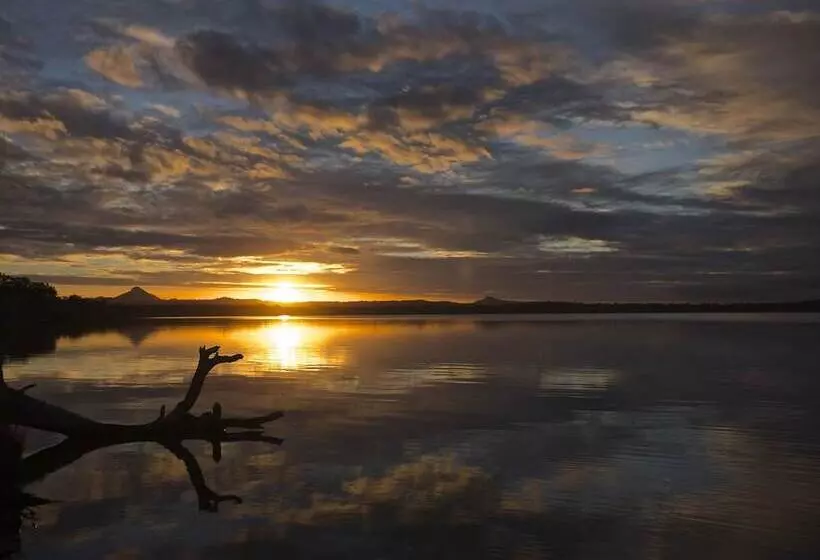 Lake Weyba Cottages Noosa