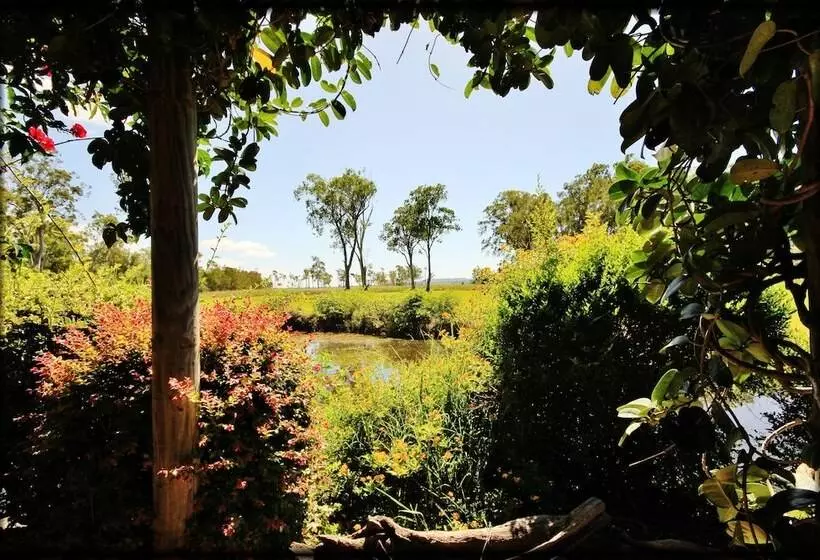 Lake Weyba Cottages Noosa