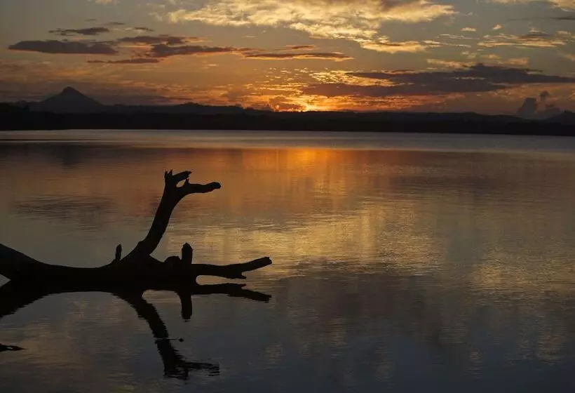 Lake Weyba Cottages Noosa