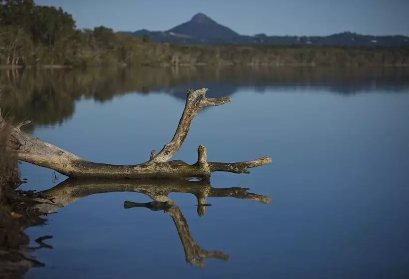 Lake Weyba Cottages Noosa