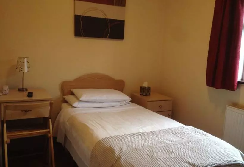 Пансион Moat Lodge