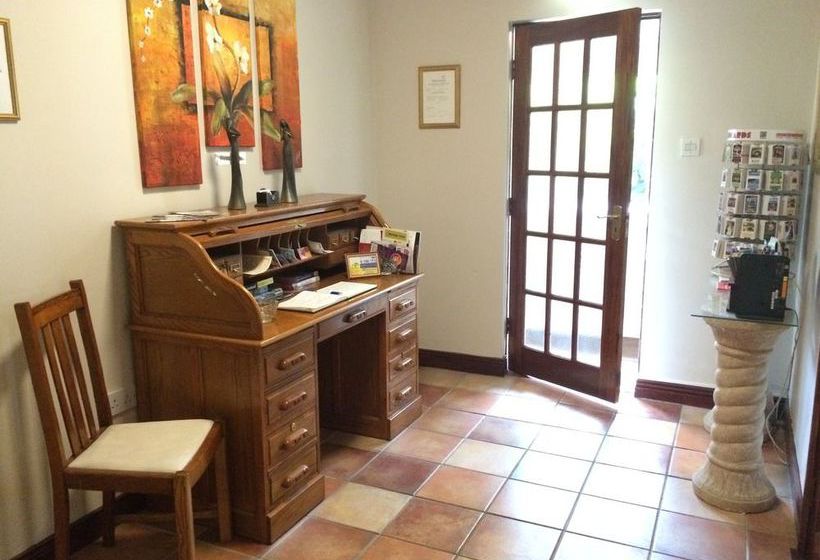 Пансион Moat Lodge