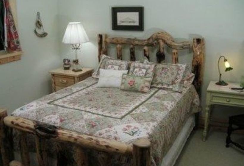 Sandy Salmon Bed & Breakfast Lodge