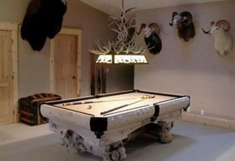 Sandy Salmon Bed & Breakfast Lodge