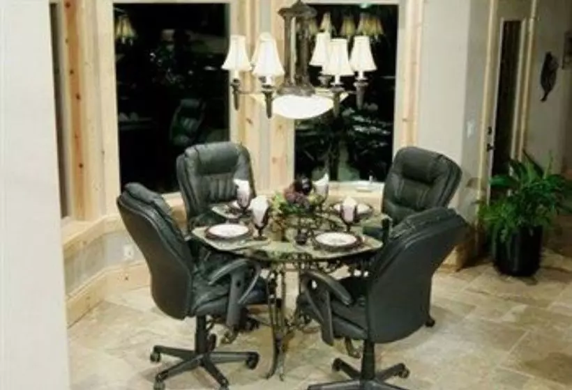 Sandy Salmon Bed & Breakfast Lodge