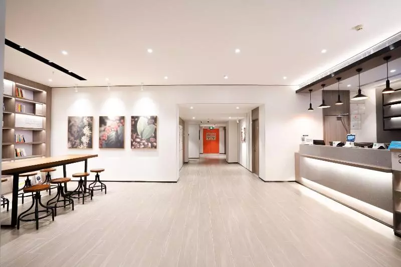 هتل Hanting  Taizhou Luqiao Passenger Terminal Center