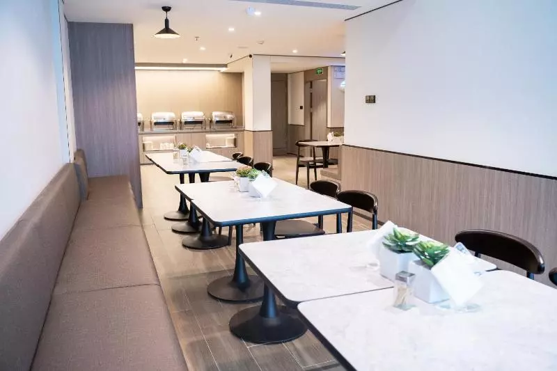 هتل Hanting  Taizhou Luqiao Passenger Terminal Center