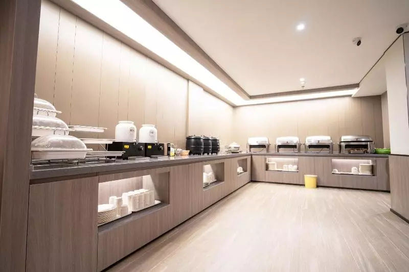 هتل Hanting  Taizhou Luqiao Passenger Terminal Center