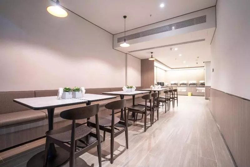 هتل Hanting  Taizhou Luqiao Passenger Terminal Center