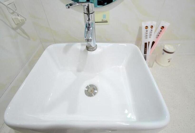 Hotel Jtour Inn Wuchang Zhongnan University Of Economics And Law