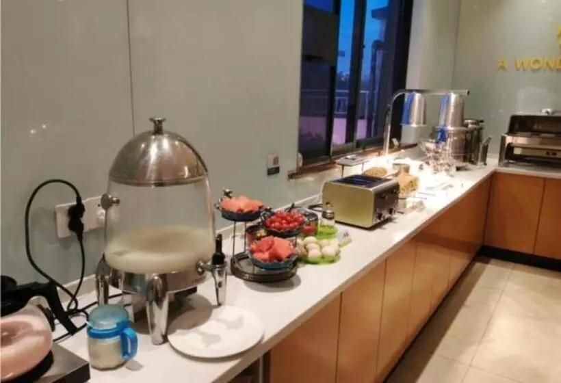 Hotelli City Comfort Inn Yingcheng Railway Station Shanghe Square