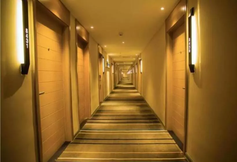 Hotelli City Comfort Inn Yingcheng Railway Station Shanghe Square