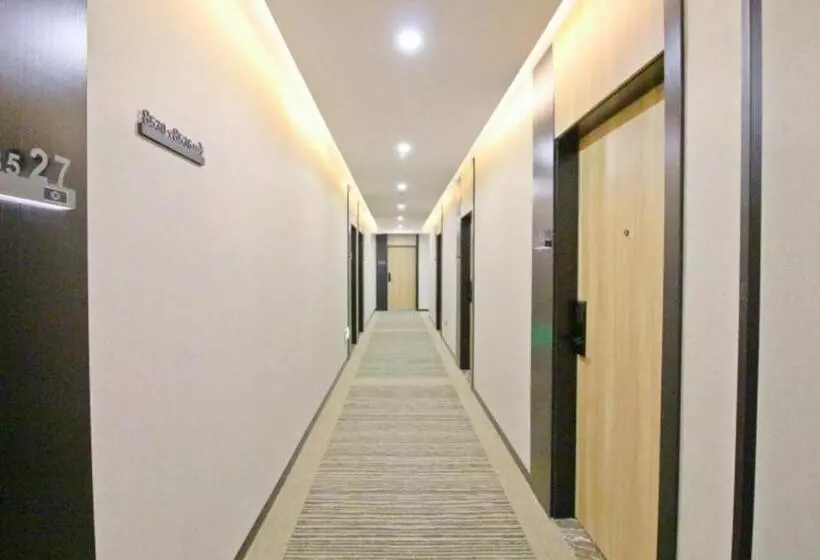 Hotelli Greentree Inn Express Zhangjiagang Hexing Town Shazhou Professional Institue Of Technology