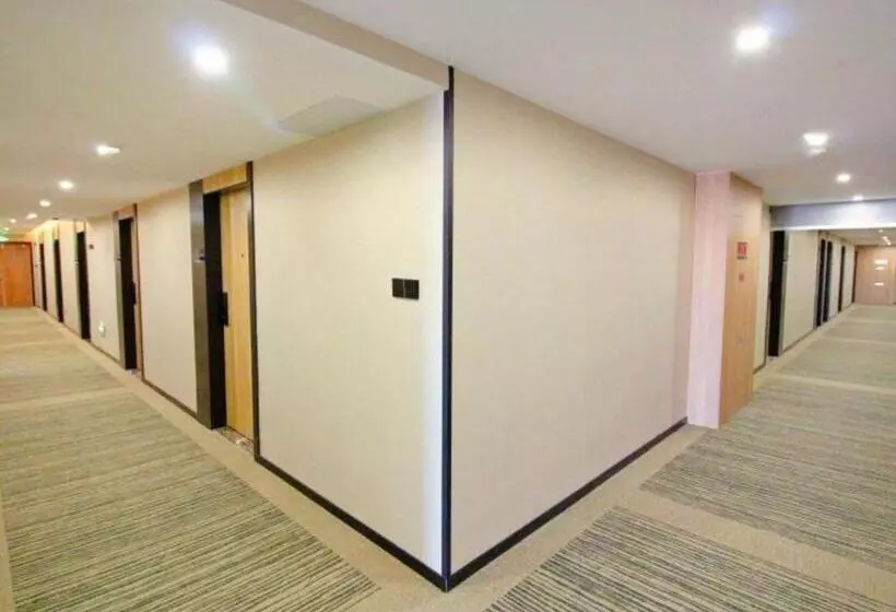 Hotelli Greentree Inn Express Zhangjiagang Hexing Town Shazhou Professional Institue Of Technology