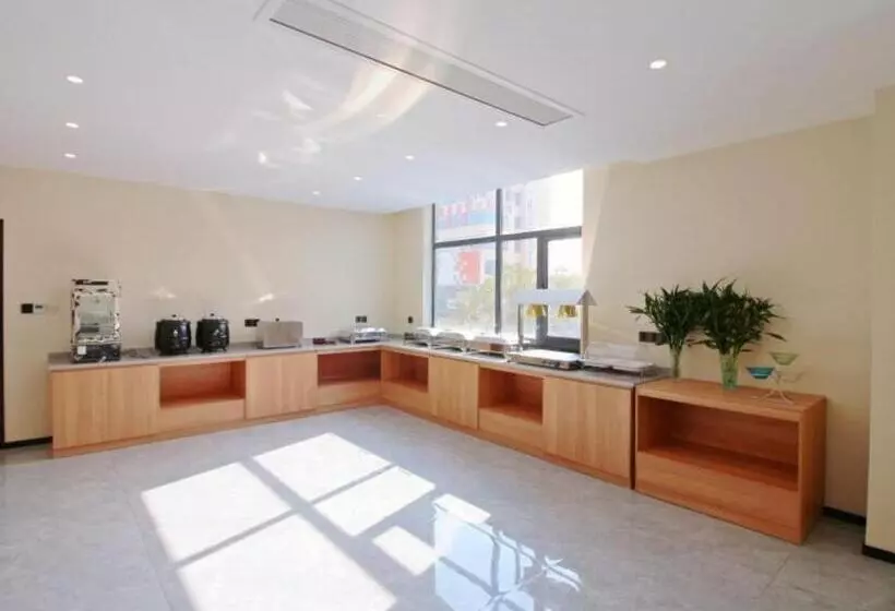 Hotelli Greentree Inn Express Zhangjiagang Hexing Town Shazhou Professional Institue Of Technology