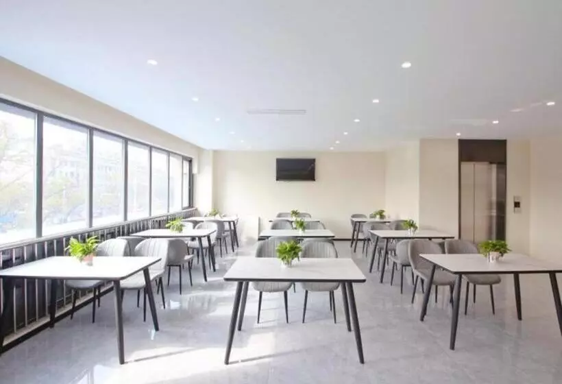 Hotelli Greentree Inn Express Zhangjiagang Hexing Town Shazhou Professional Institue Of Technology