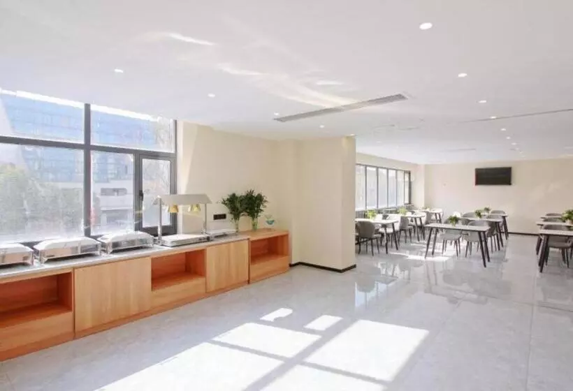 Hotelli Greentree Inn Express Zhangjiagang Hexing Town Shazhou Professional Institue Of Technology