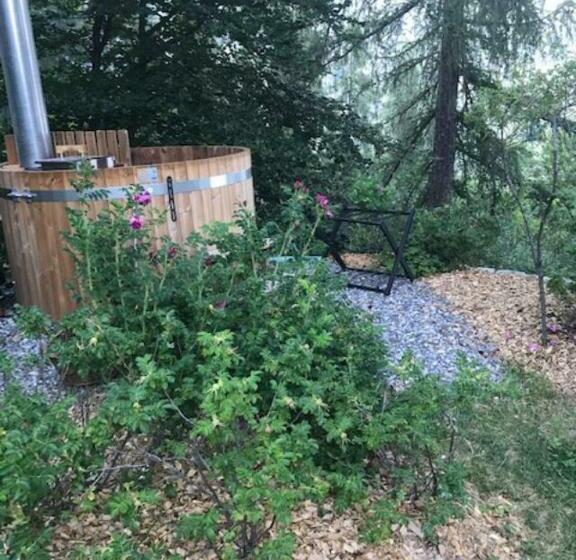 Larium Bed & Breakfast   Pigra