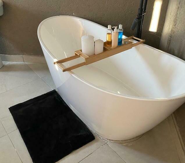 膳宿费 Charli’s Lodge