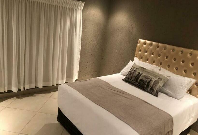 膳宿费 Charli’s Lodge