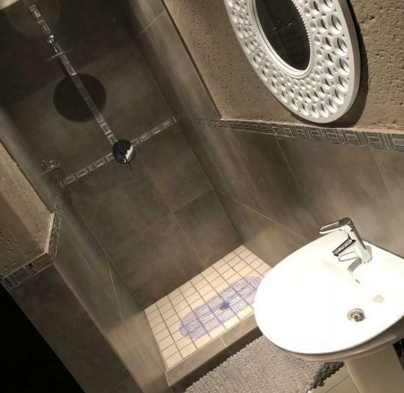 膳宿费 Charli’s Lodge