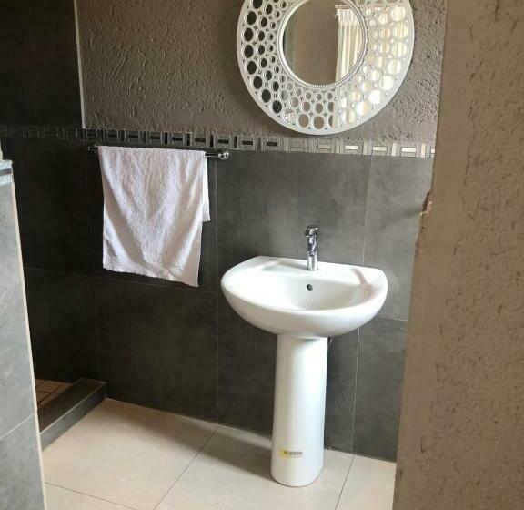 膳宿费 Charli’s Lodge