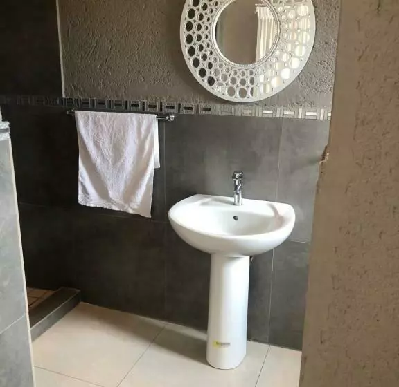 ペンション Charli’s Lodge