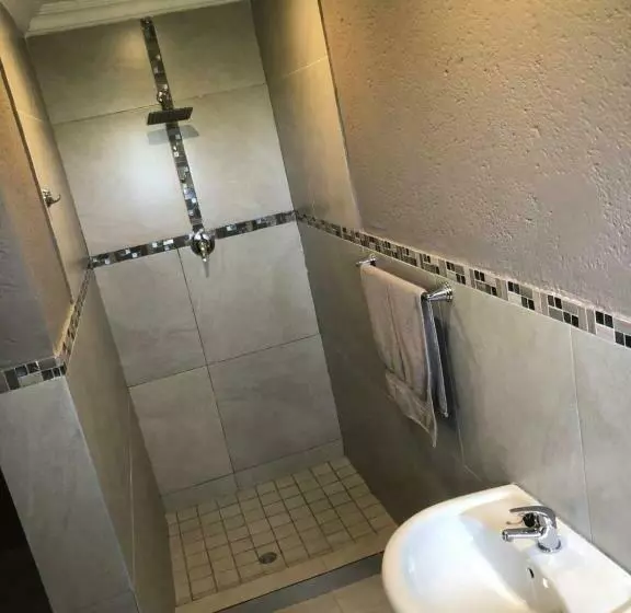 ペンション Charli’s Lodge