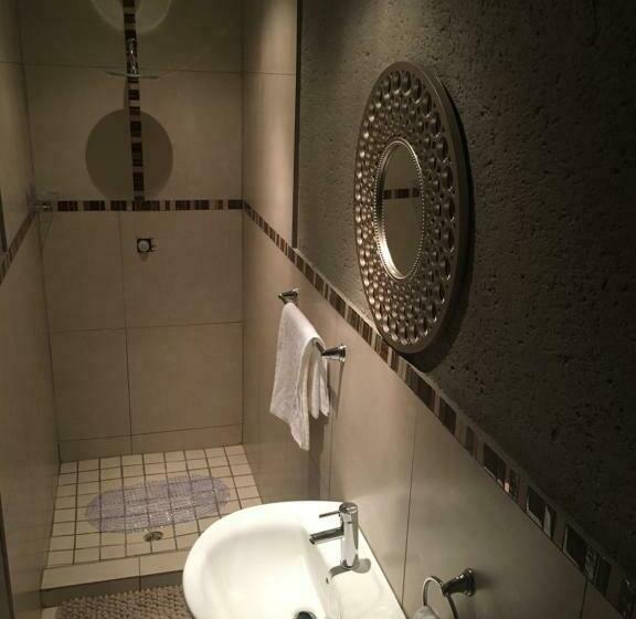 膳宿费 Charli’s Lodge