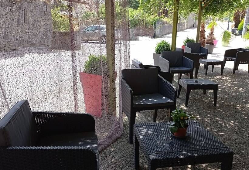 هتل L  Auberge Campagnarde, Lourdes