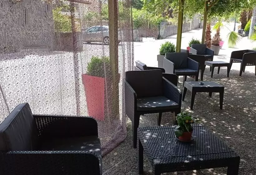 Hotelli L  Auberge Campagnarde, Lourdes