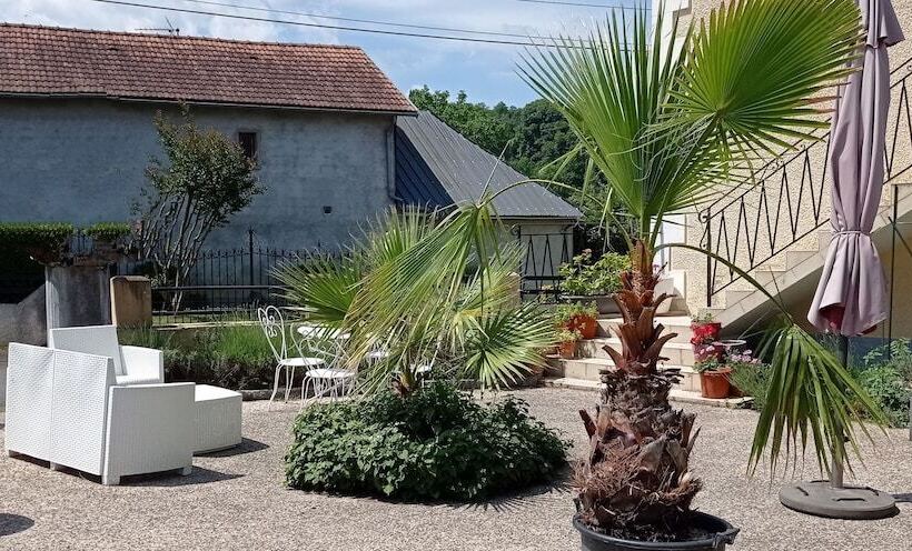 هتل L  Auberge Campagnarde, Lourdes