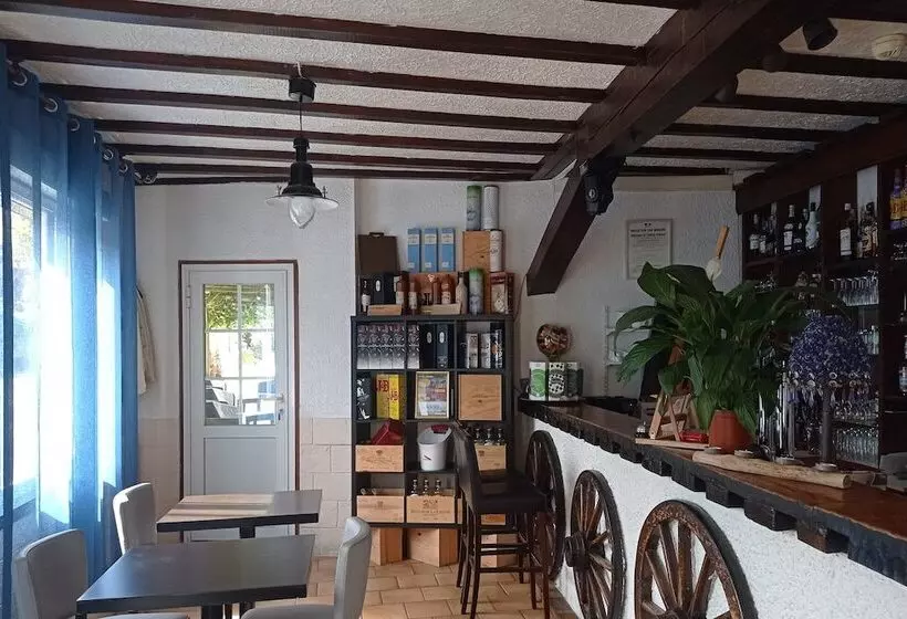 Hotelli L  Auberge Campagnarde, Lourdes