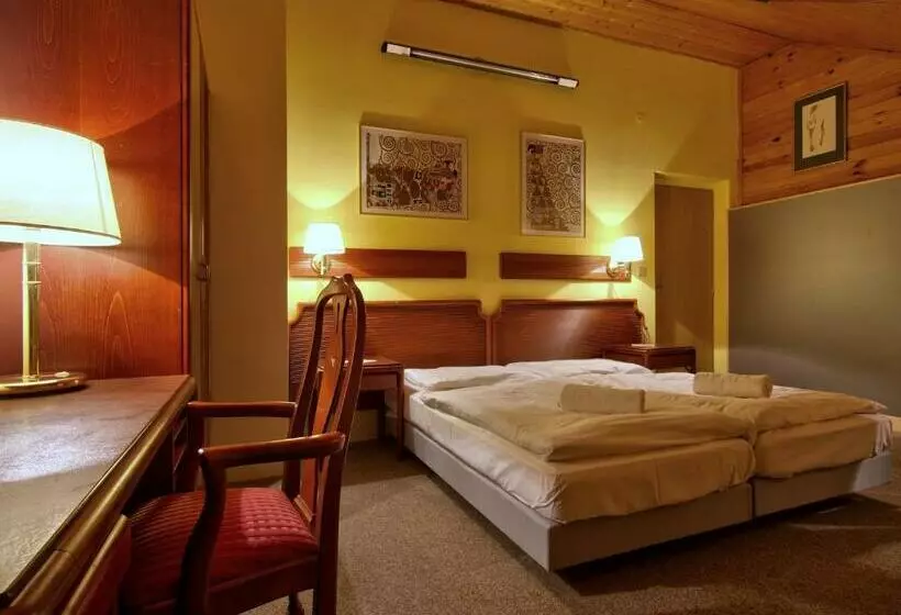 Majatalo Penzion Topas