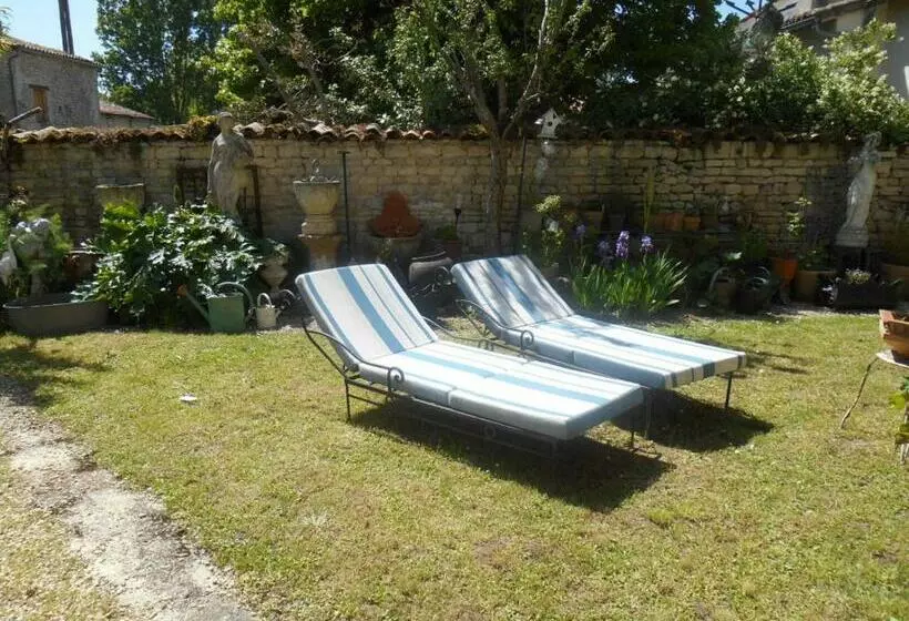 Aamiaismajoitus (B&B) Le Vieux Prieuré