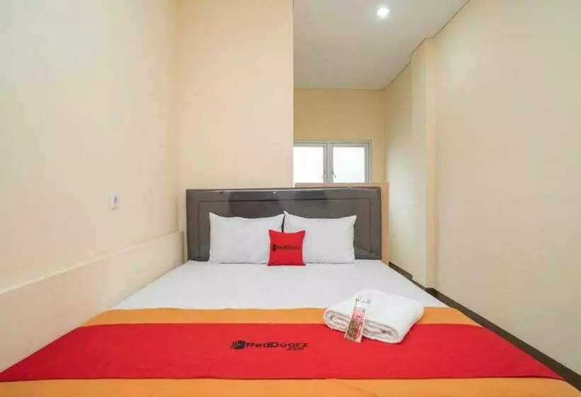Hotelli Reddoorz Near Stasiun Tangerang