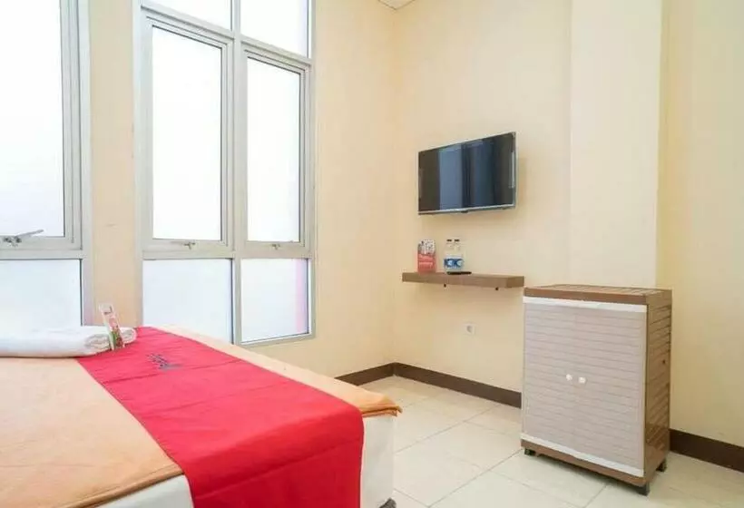Hotelli Reddoorz Near Stasiun Tangerang