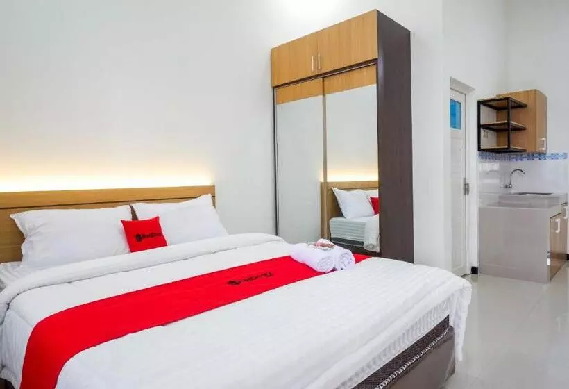 ホテル Reddoorz Near Terminal Tirtonadi 2
