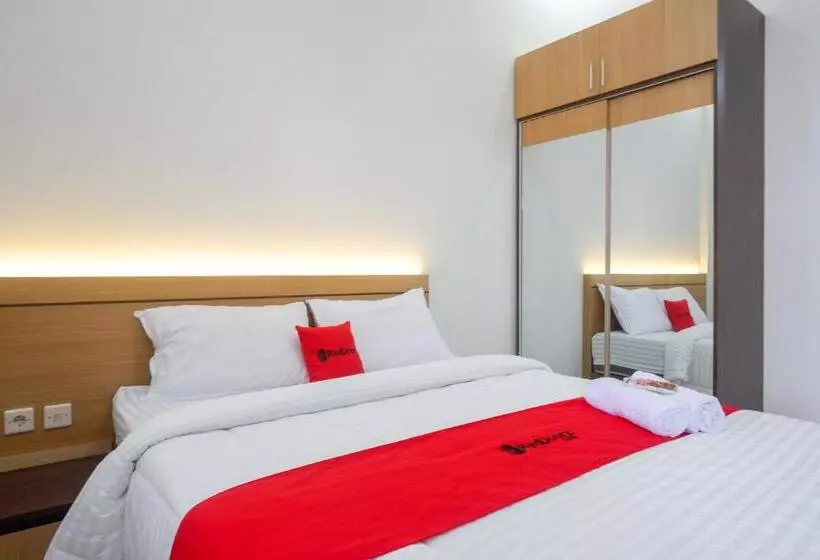 ホテル Reddoorz Near Terminal Tirtonadi 2