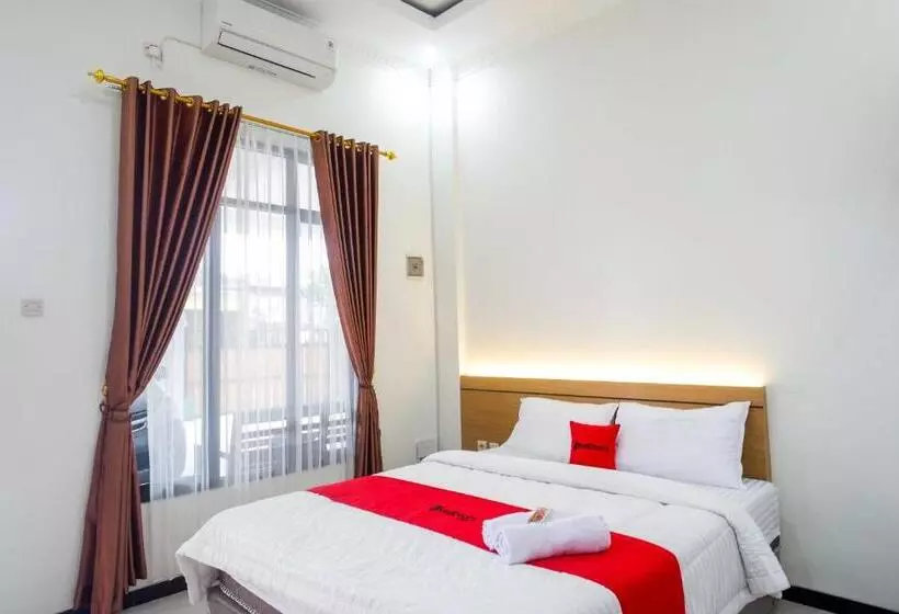 ホテル Reddoorz Near Terminal Tirtonadi 2
