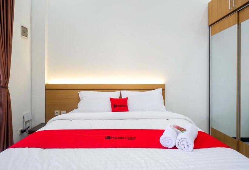 Hotel Reddoorz Near Terminal Tirtonadi 2