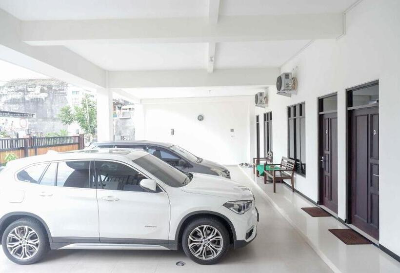 Hotel Reddoorz Near Terminal Tirtonadi 2