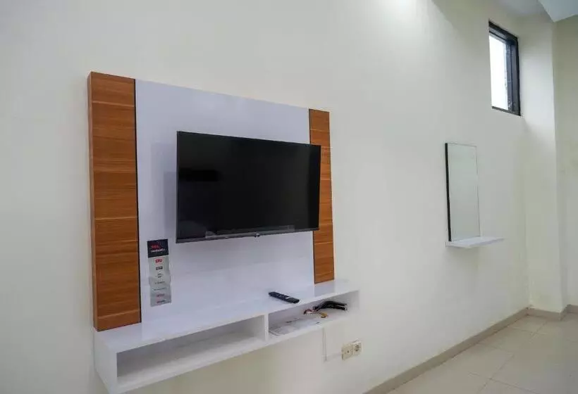ホテル Reddoorz Near Terminal Tirtonadi 2