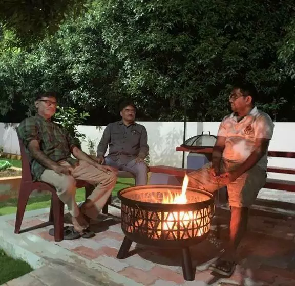 Majatalo Private Room Non Ac At Varun Vihar Near Horsley Hills