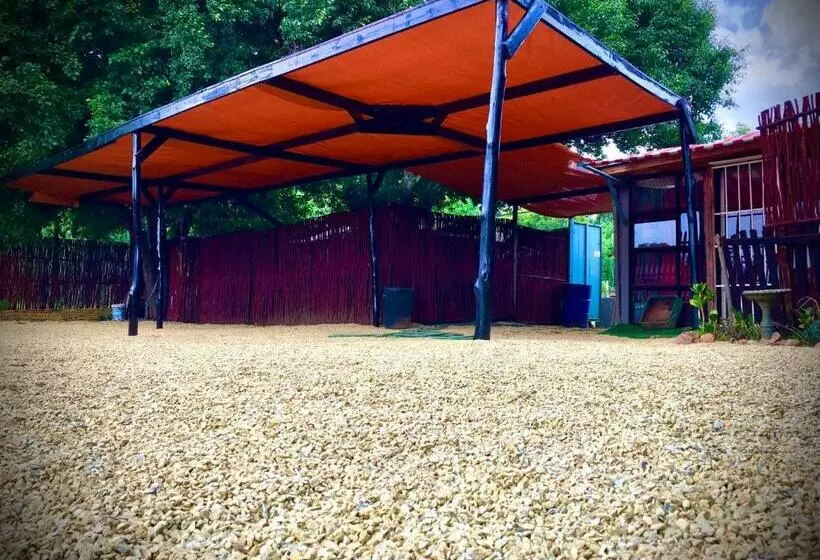 Retkeilymaja The Shack Life