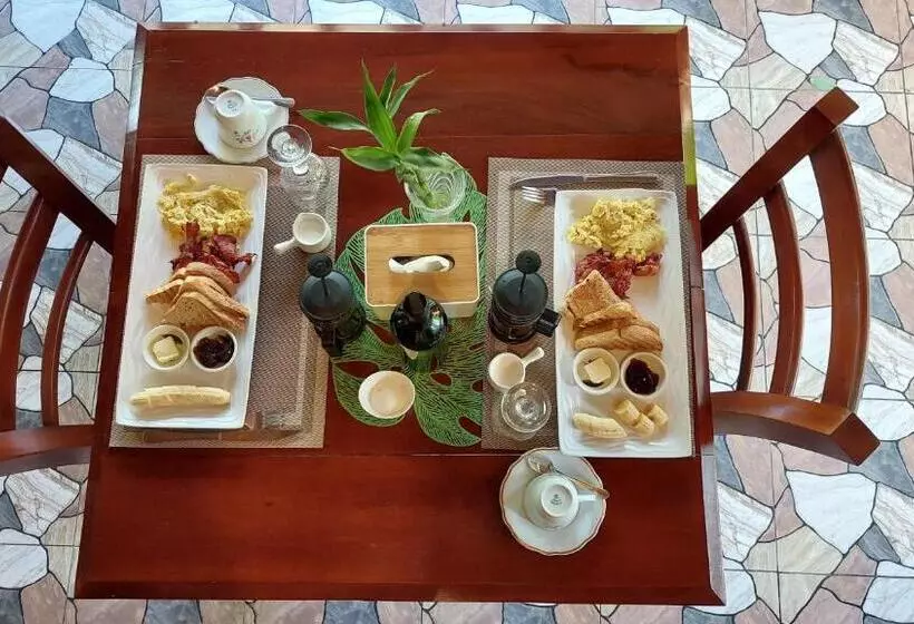 ベッドアンドブレックファースト Becano Restobar And Resort