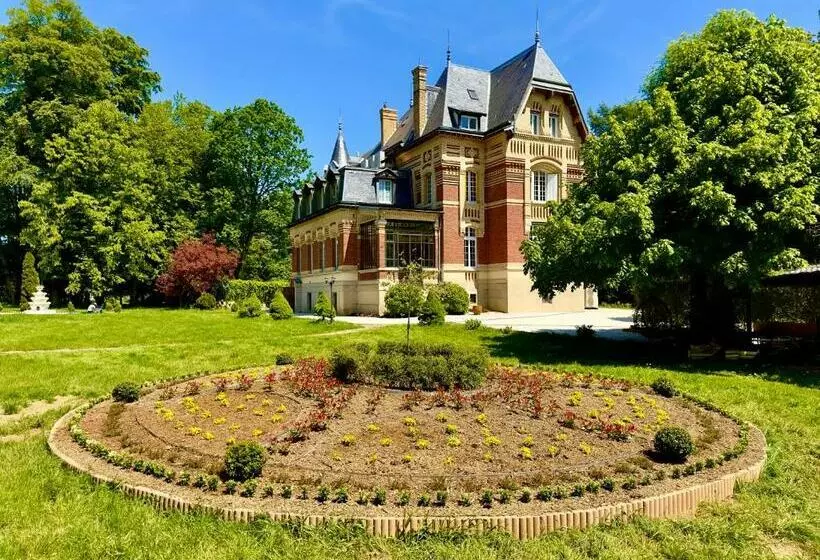 ベッドアンドブレックファースト Château De Moliens
