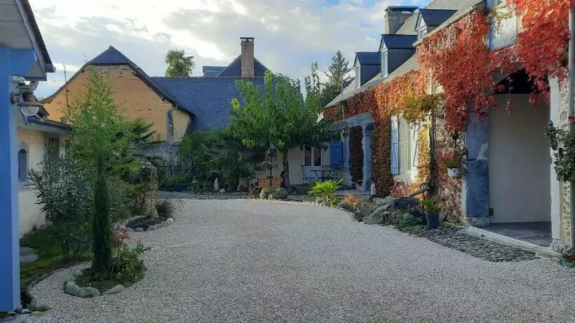 Aamiaismajoitus (B&B) La Ferme Aux Fleurs