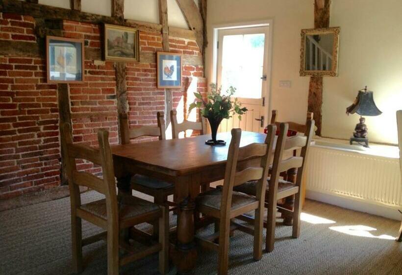 민박 The Old Smithy