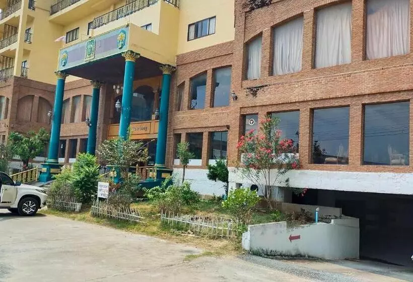 Hotelli 13 Coins Bang Yai